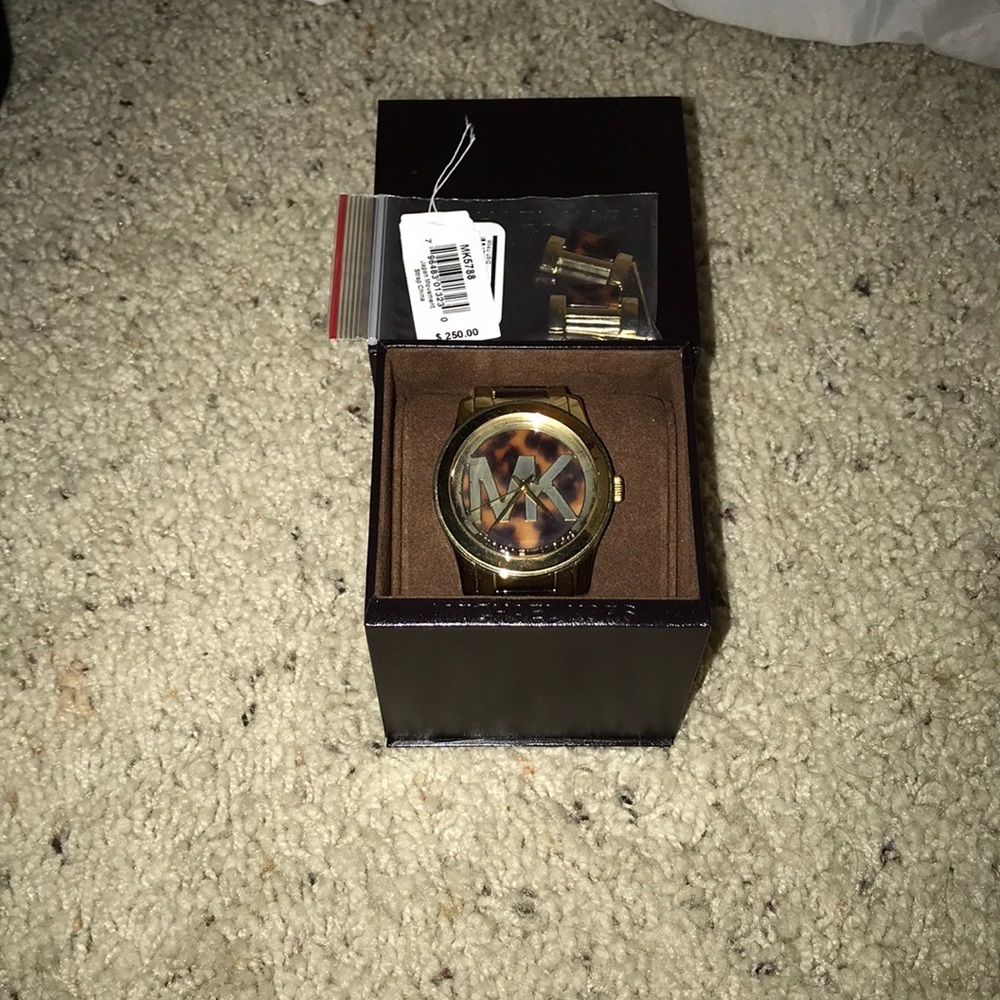 Women’s Oversized Michael Kors Watch!